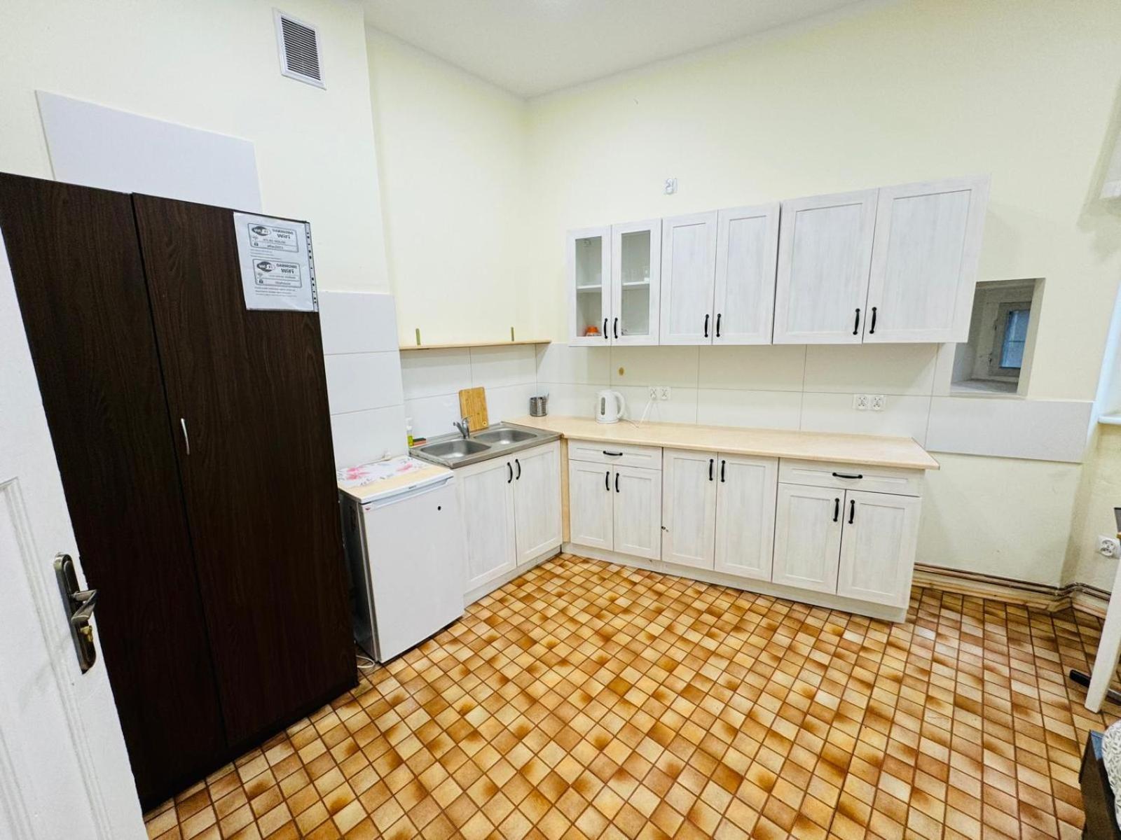 Lilia House Hostel Poznań Buitenkant foto