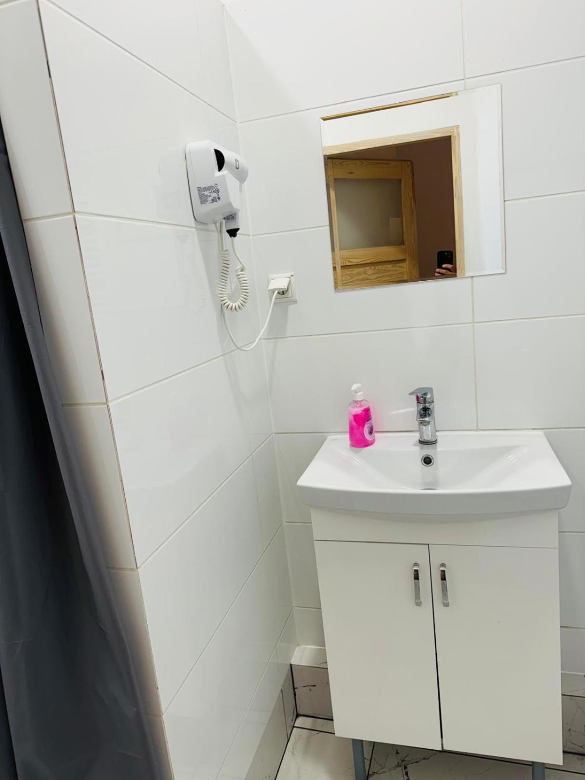 Lilia House Hostel Poznań Buitenkant foto