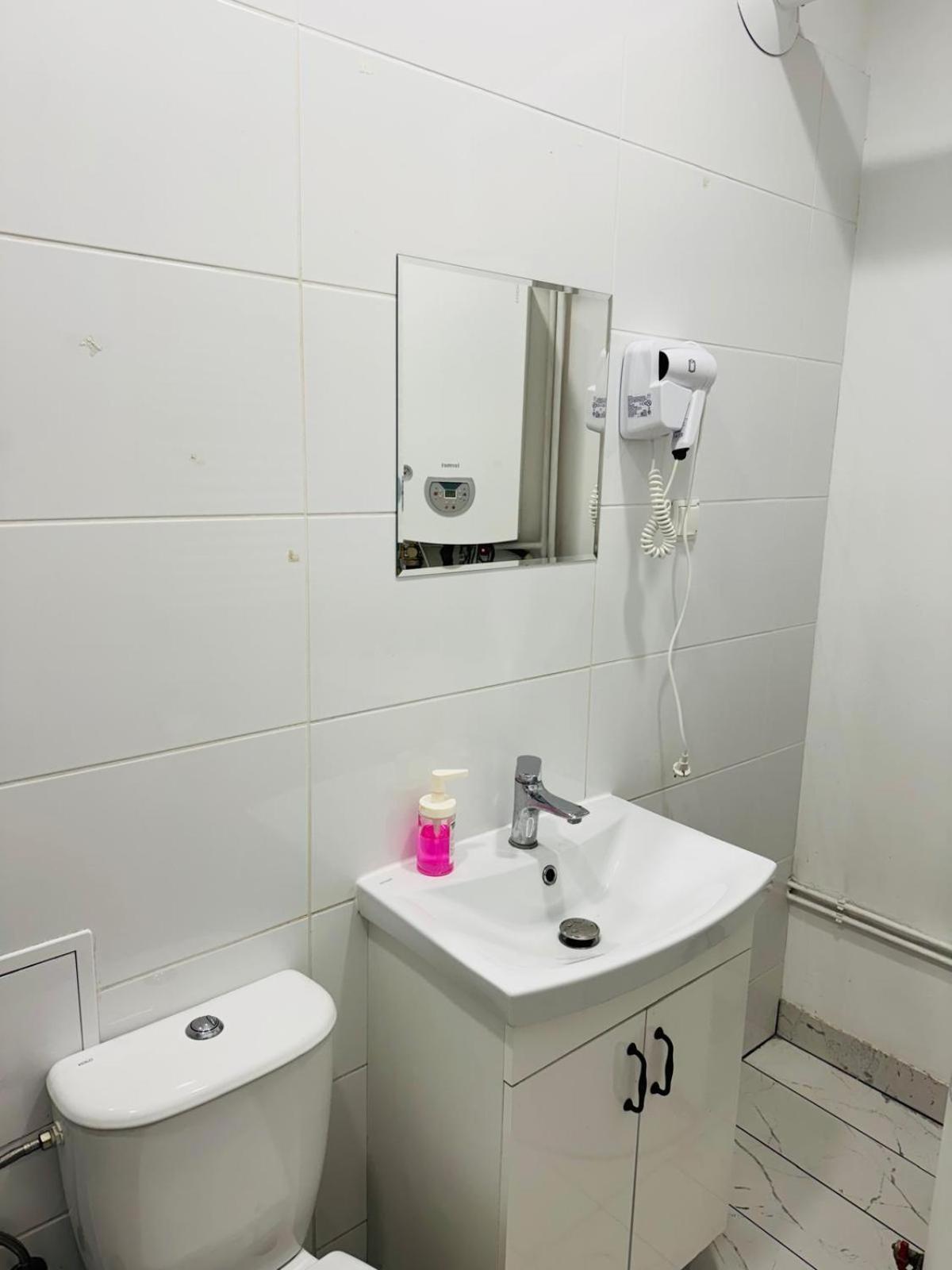 Lilia House Hostel Poznań Buitenkant foto