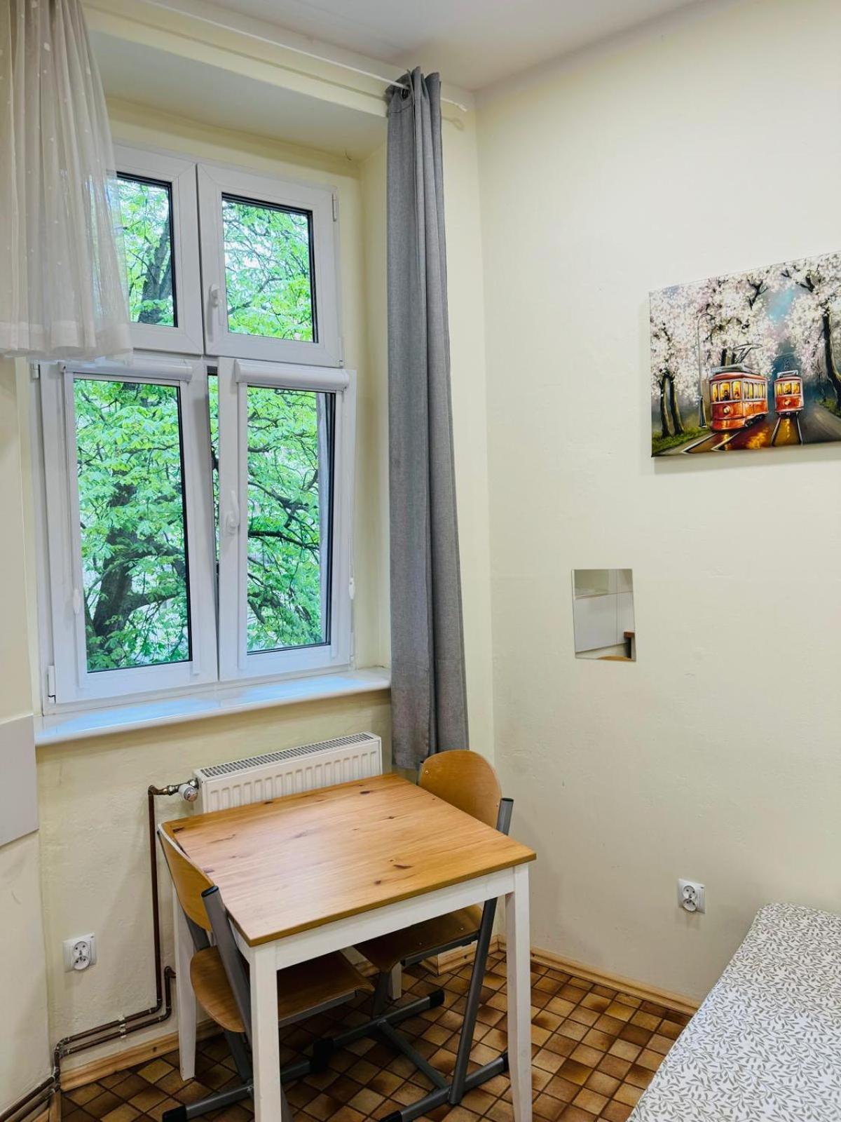 Lilia House Hostel Poznań Buitenkant foto