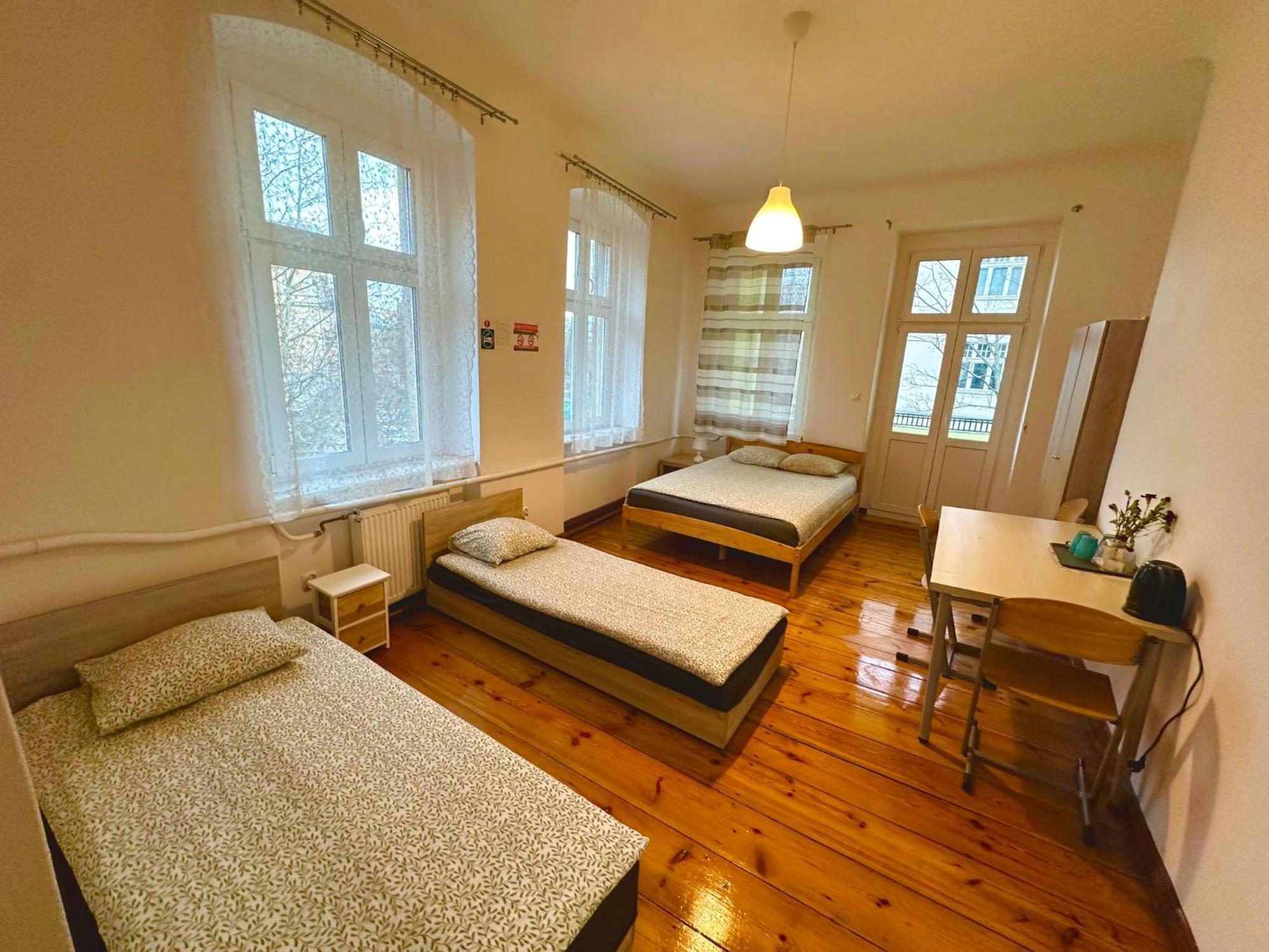Lilia House Hostel Poznań Buitenkant foto
