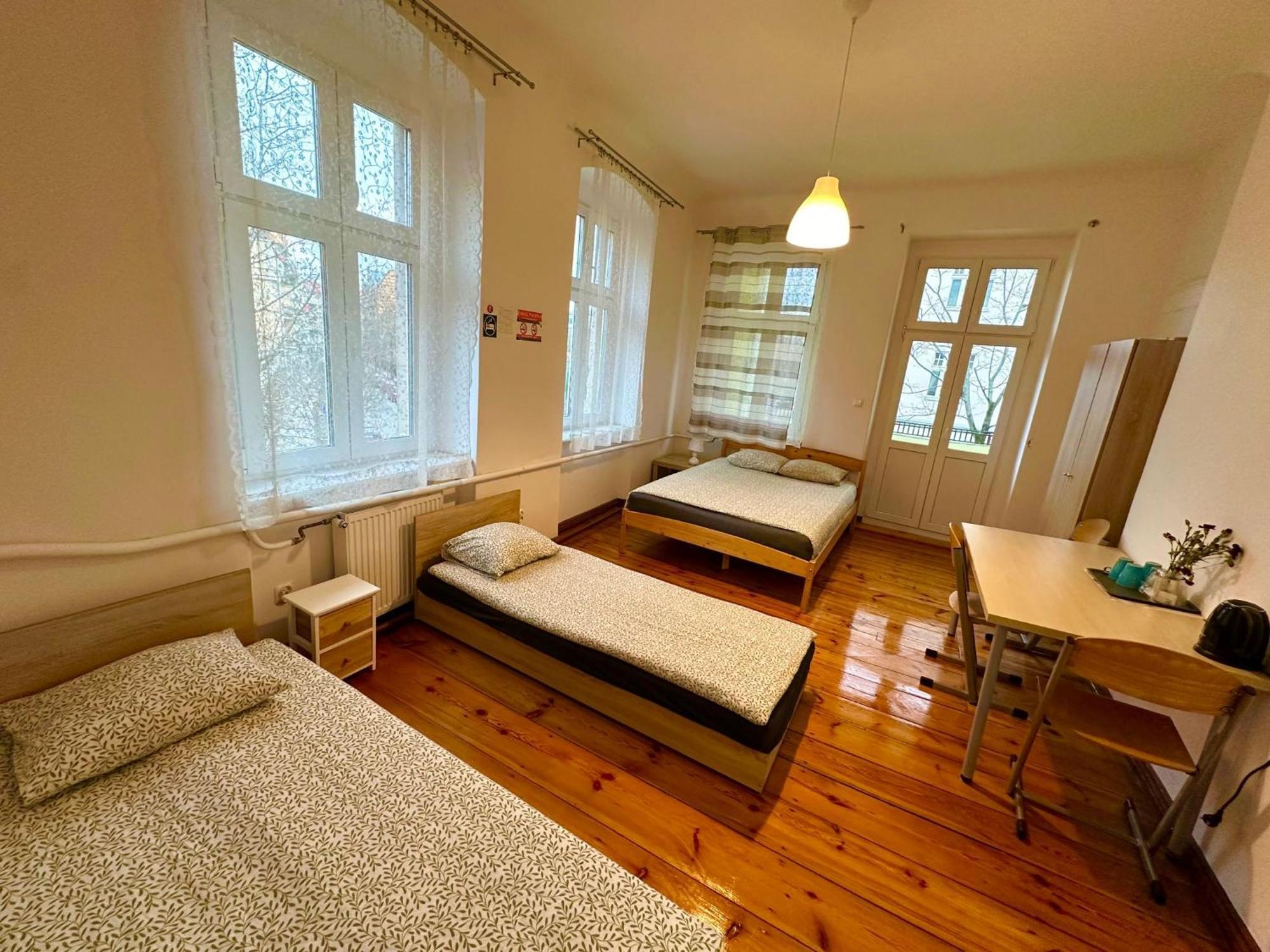 Lilia House Hostel Poznań Buitenkant foto