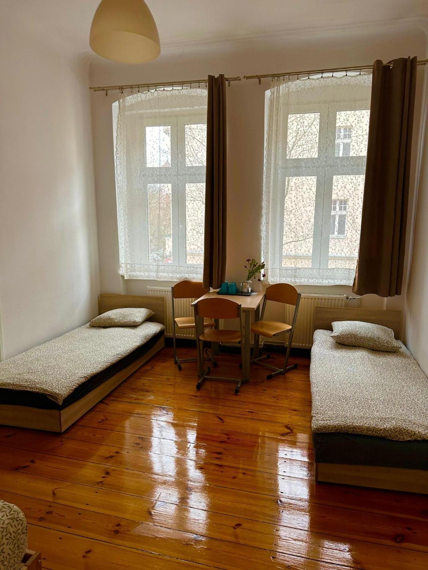 Lilia House Hostel Poznań Buitenkant foto