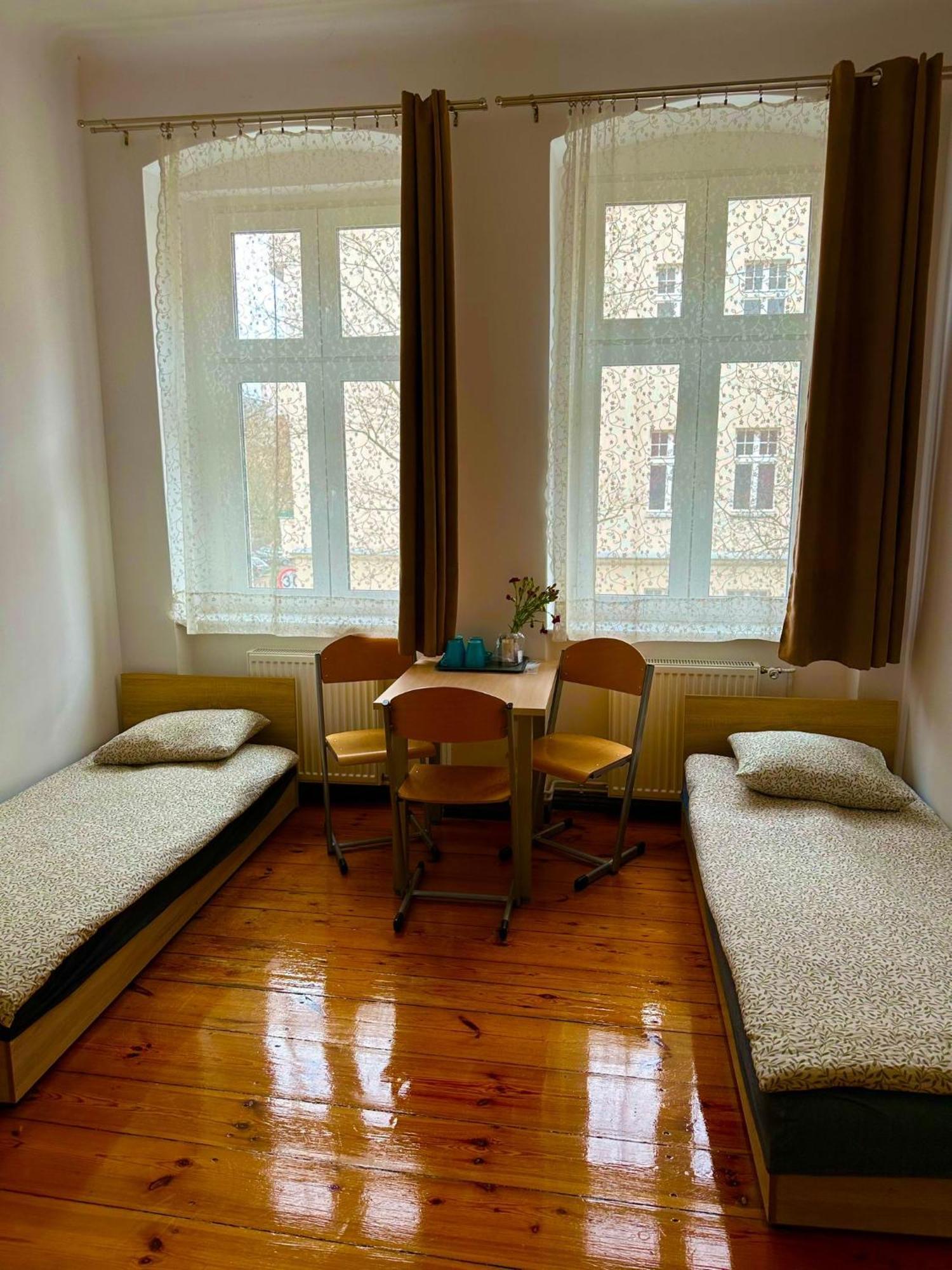 Lilia House Hostel Poznań Buitenkant foto