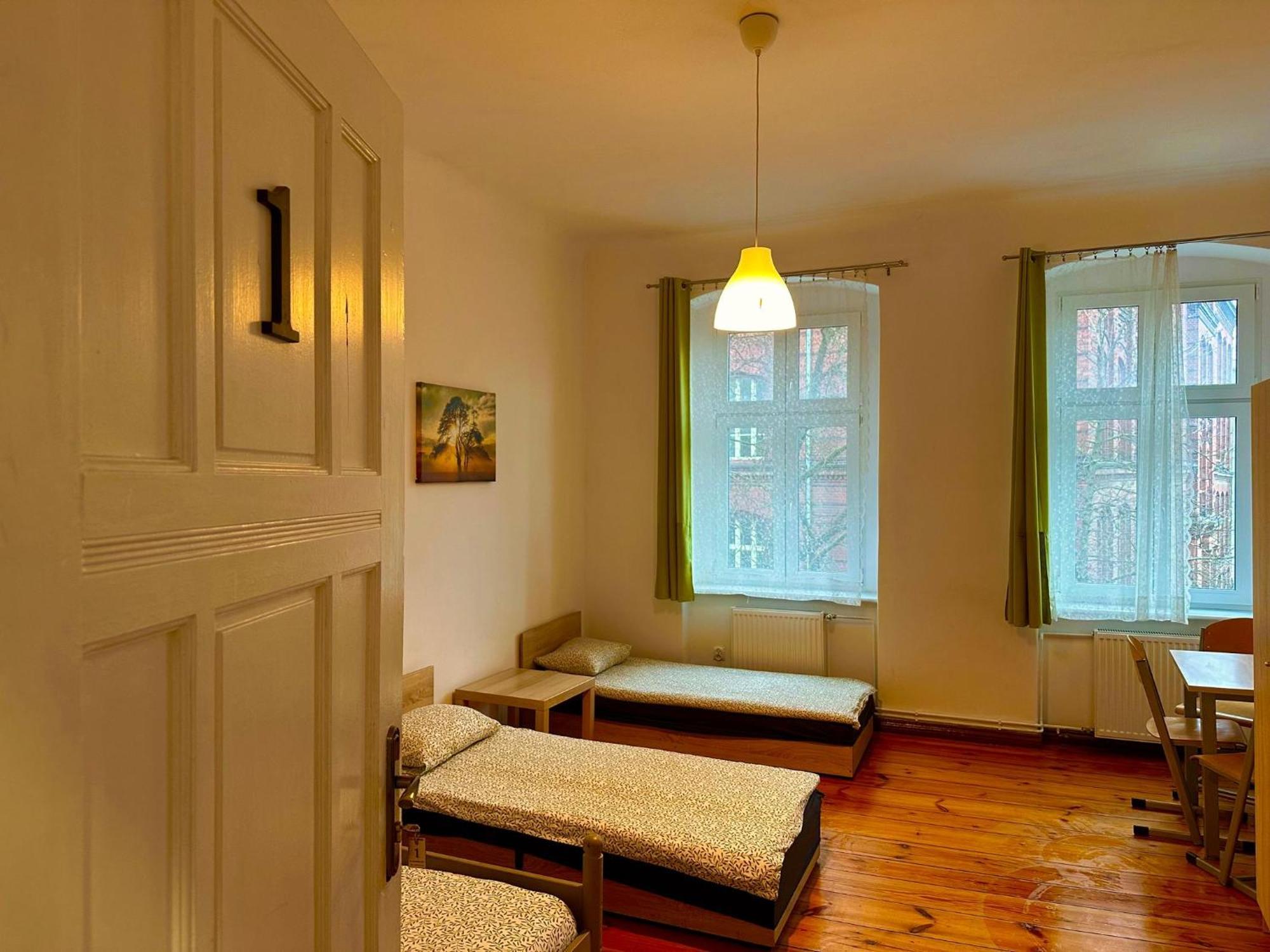Lilia House Hostel Poznań Buitenkant foto
