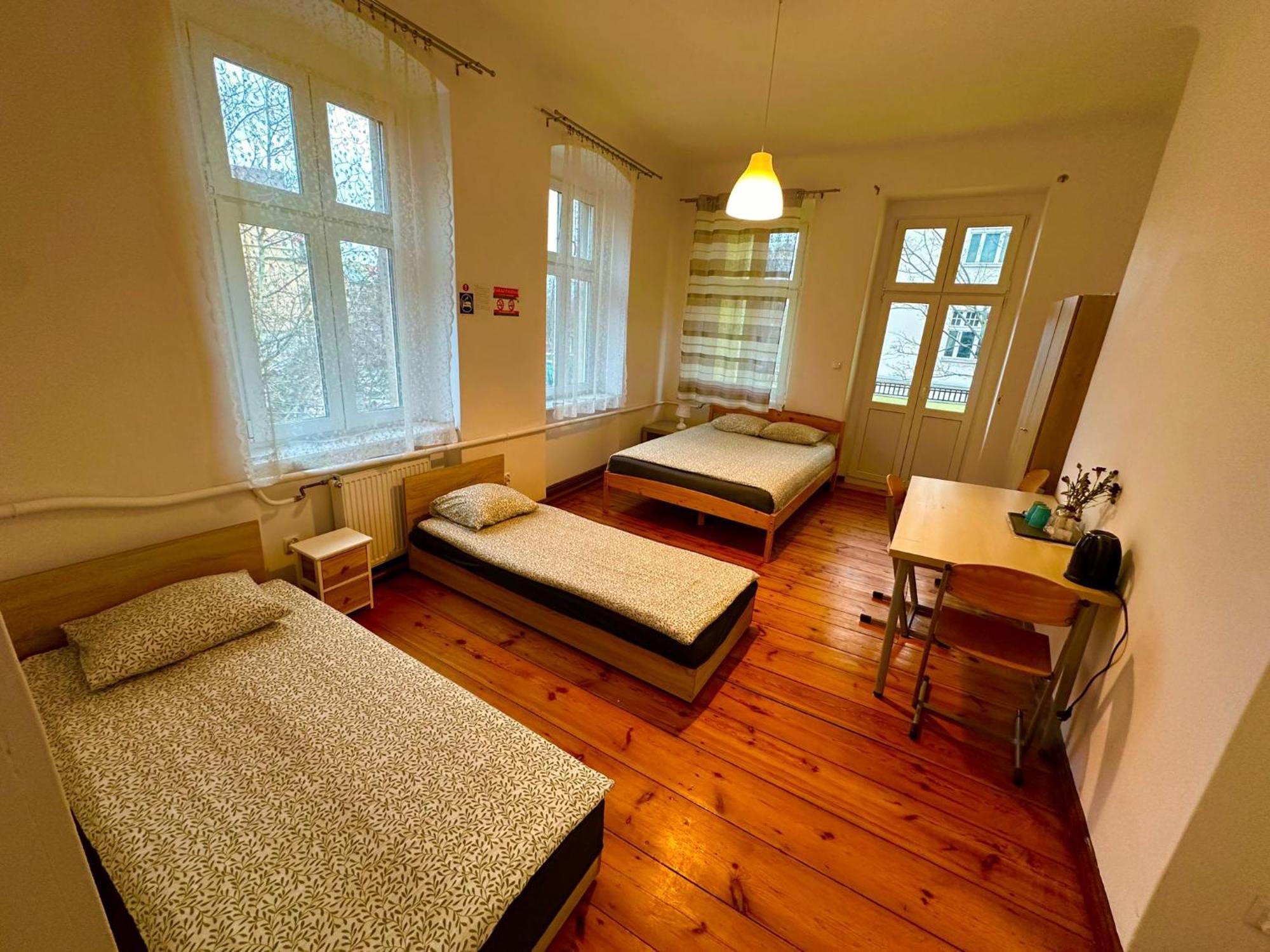 Lilia House Hostel Poznań Buitenkant foto