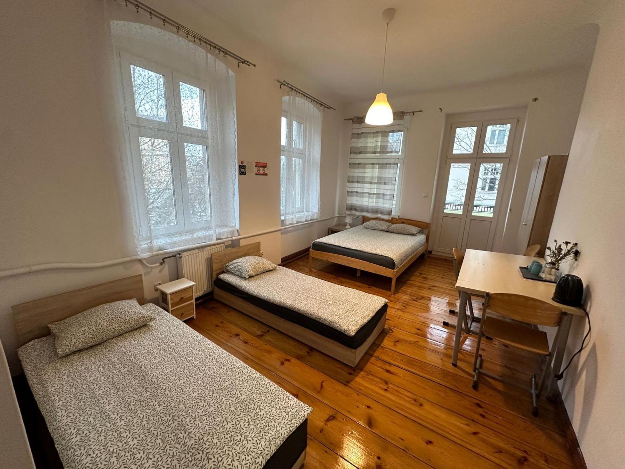 Lilia House Hostel Poznań Buitenkant foto